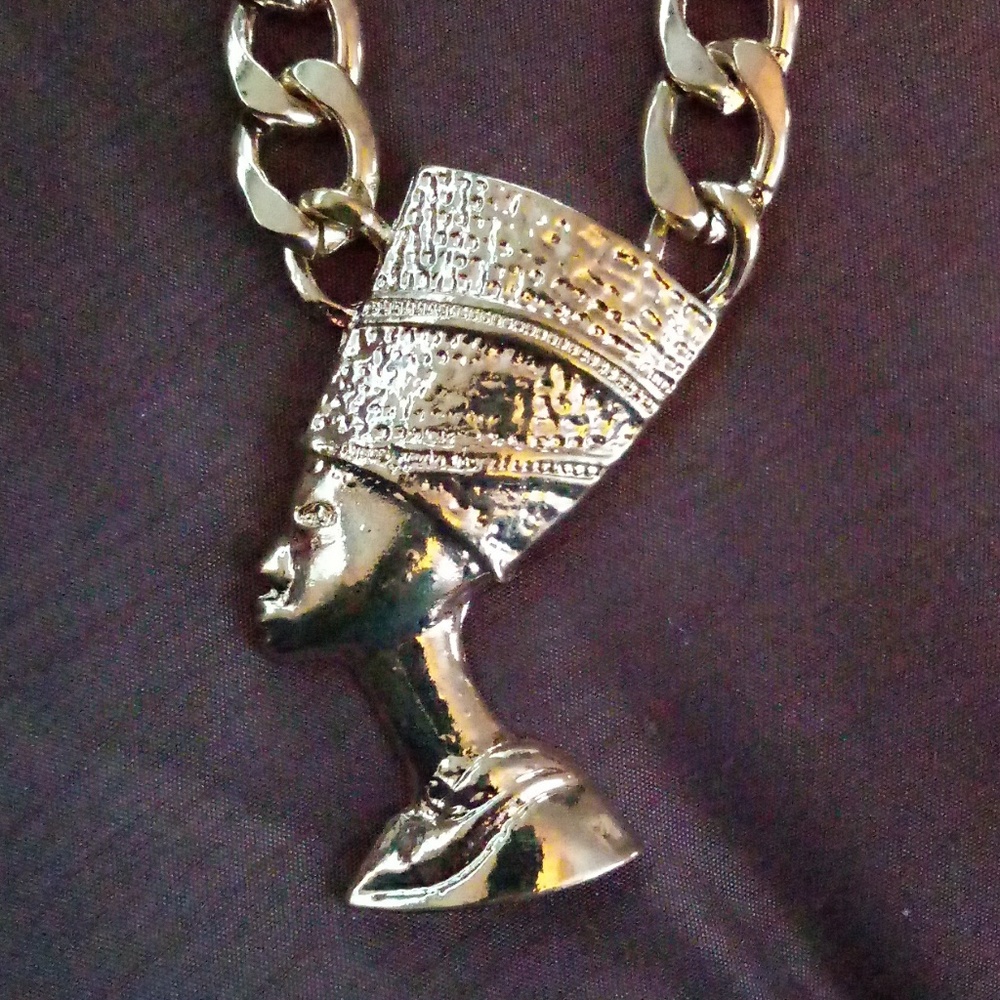 Necklace and earring set